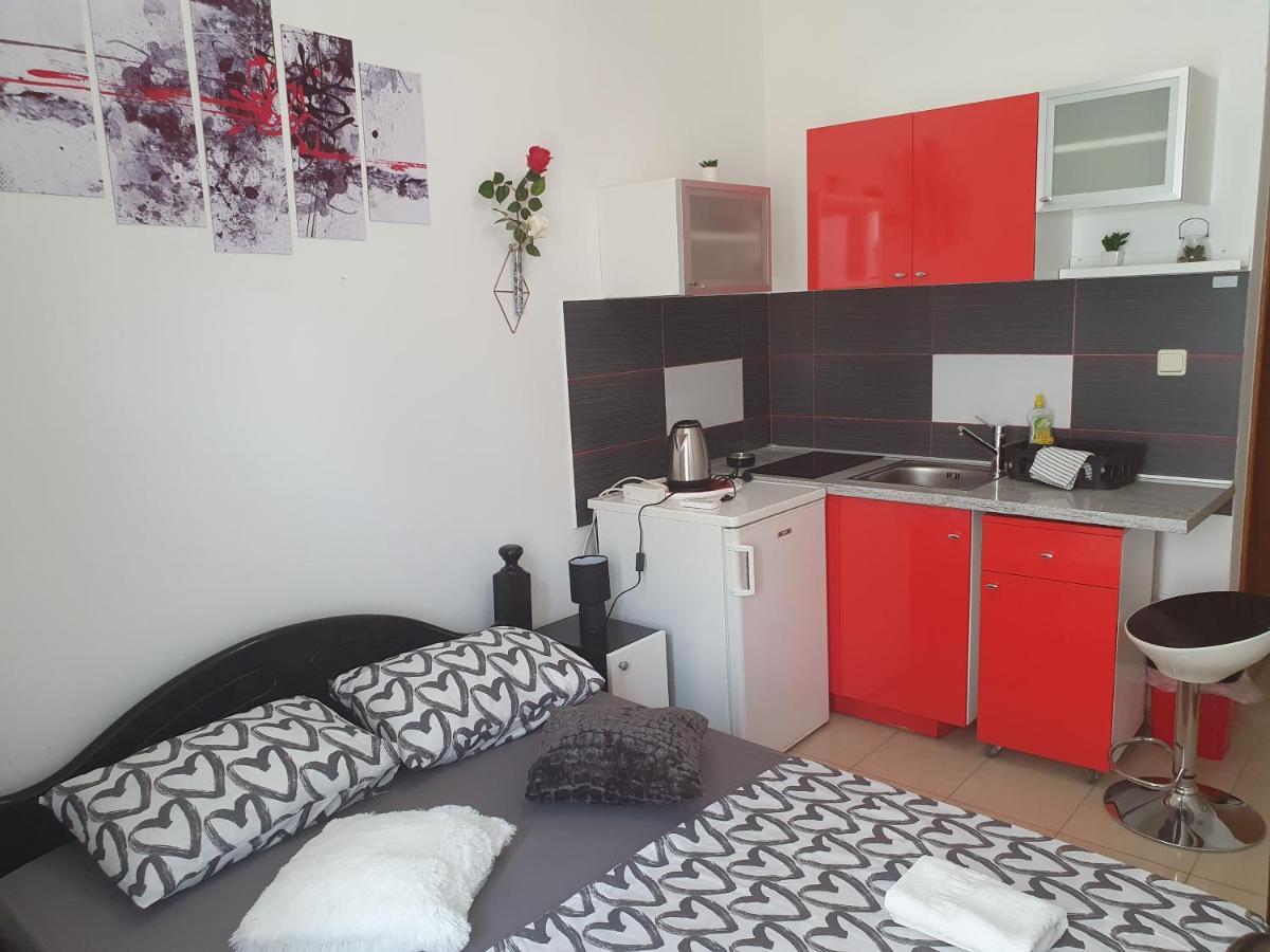 מאקרסקה Studio Apartmani Ivanda מראה חיצוני תמונה