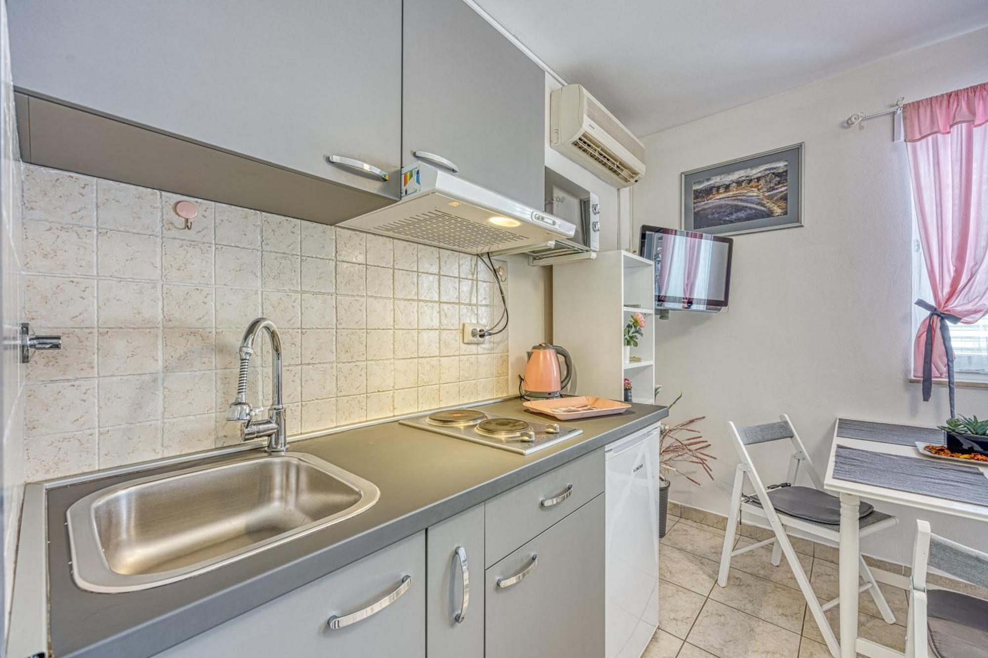 מאקרסקה Studio Apartmani Ivanda מראה חיצוני תמונה