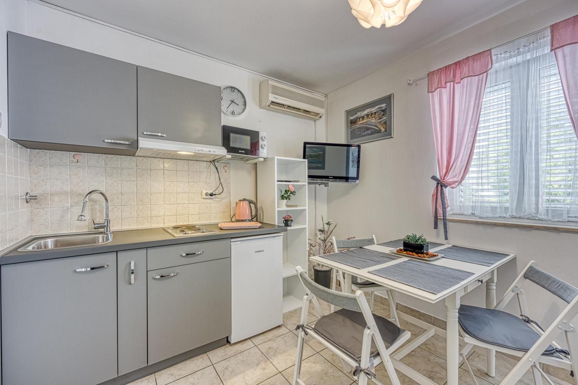 מאקרסקה Studio Apartmani Ivanda מראה חיצוני תמונה