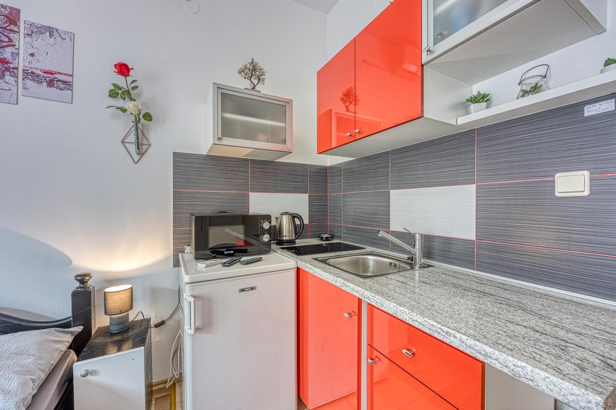 מאקרסקה Studio Apartmani Ivanda מראה חיצוני תמונה